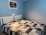 Schlafzimmer mit Doppelbett im Ferienhaus Västerlyckan - Västerlyckan - Top-Hundeurlaub