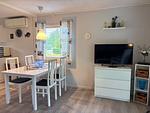 Wohnzimmer mit Essbereich im Hus Västerlyckan nahe dem Västersjön - Västerlyckan - Top-Hundeurlaub