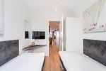 1. Schlafzimmer mit TV - Promenadenvilla 23 Wohnung 07 - Top-Hundeurlaub