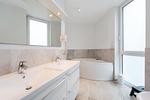 Badezimmer mit doppeltem Waschbecken - Promenadenvilla 23 Wohnung 07 - Top-Hundeurlaub