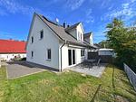 Moderne Haushälfte mit drei Schlafzimmern und Kamin - Top-Hundeurlaub