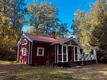 Außenansicht des Hus Flåten im Wald bei Järnforsen - Hus Flåten - Top-Hundeurlaub