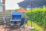 Terrasse mit Strandkorb und Gartenmöbeln - Wohnung 081 - Top-Hundeurlaub