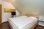 Schlafzimmer mit Doppelbett - Doppelhaushälfte 9 - Waldblick - Top-Hundeurlaub