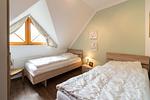 Schlafzimmer mit zwei Einzelbetten - Doppelhaushälfte 9 - Waldblick - Top-Hundeurlaub