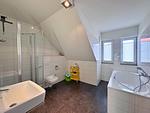 Badezimmer - Moderne Haushälfte mit drei Schlafzimmern und Kamin - Top-Hundeurlaub
