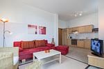 Wohnzimmer mit Blick zur Küche - Wohnung 02 - Top-Hundeurlaub