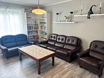 Wohnzimmer mit Sofa und Couchtisch im Ferienhaus Nordic Haven in Sågen, Dalarna - Nordic Haven - Top-Hundeurlaub