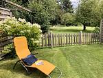 Ruhiger, eingezäunter Garten mit Platz für Entspannung - Krischan - Ruhige Ferienwohnung unweit vom Meer - Top-Hundeurlaub