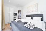 erstes Schlafzimmer mit TV - Wohnung 20 - Passathafen Ostseebrise - Top-Hundeurlaub