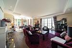 Geräumiges Wohnzimmer mit eleganten Möbeln - Windeck - Top-Hundeurlaub