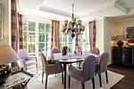 Elegantes Esszimmer mit Tisch und Stühlen - Windeck - Top-Hundeurlaub