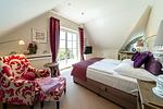 Elegantes Schlafzimmer mit Balkonansicht - Windeck - Top-Hundeurlaub