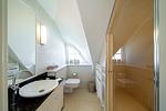 Modernes Badezimmer mit Waschbecken und Dusche - Windeck - Top-Hundeurlaub