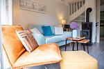 Gemütliches Wohnzimmer mit Sofa und Heizofen - Sonnenwieck 02 - Top-Hundeurlaub