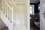 Helles Badezimmer mit Toilette und Fenster - Sonnenwieck 02 - Top-Hundeurlaub
