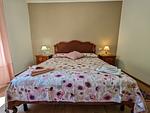 romantisches Doppelbett mit weichen Kissen - Giardino - Top-Hundeurlaub