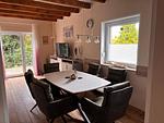 Wohnbereich mit Esstisch im wrho12, Haus Lea in Wremen - In der Hofe 12 - Haus Lea - Top-Hundeurlaub