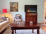 Wohnbereich mit Fernseher und gemütlicher Sitzecke in Villa Millaboda - Milleboda - Top-Hundeurlaub