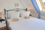 Schlafzimmer mit Doppelbett (Bettwäsche + Handtücher gegen Aufpreis) - Hühnergott - Top-Hundeurlaub