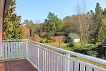 Blick vom Balkon auf Wiesen und angrenzenden Wald - Hühnergott - Top-Hundeurlaub