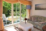 große Fensterfront mit Blick ins Grüne - Haus Weststrand W2 - Top-Hundeurlaub