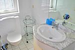 Bad mit WC und Dusche - Haus Weststrand W1 - Top-Hundeurlaub