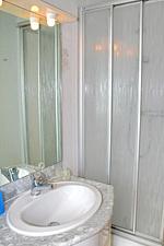 Bad mit WC und Dusche - Haus Weststrand W1 - Top-Hundeurlaub
