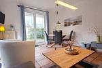 Wohnzimmer mit Esstisch - Bernstein - Top-Hundeurlaub