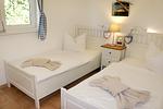 Schlafzimmer II mit zwei Einzelbetten (je 90x200m) Bettwäsche und Handtücher gegen Aufpreis - Bernstein - Top-Hundeurlaub