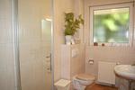Badezimmer mit Dusche und WC - Bernstein - Top-Hundeurlaub