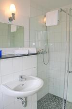 Bad mit Dusche und WC - Holiday 2 - Top-Hundeurlaub