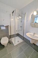 kleines Bad mit DU/WC im Erdgeschoß - Haus Svea - Top-Hundeurlaub