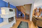 Kamin und Treppe zum Obergeschoss - Haus Svea - Top-Hundeurlaub