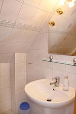 kleines Bad mit DU/WC - Haus Svea - Top-Hundeurlaub