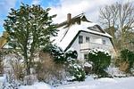 Ansicht des Hauses im Schnee - Darßer Wald - Top-Hundeurlaub