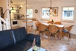 Blick vom Wohnbereich zum Essplatz und Küchenbereich - W9.5 - Top-Hundeurlaub