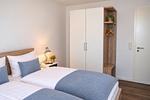 Schlafzimmer 2 mit TV - Meerblick (50.4.N) - Top-Hundeurlaub