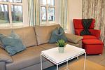 Couch und Relax-Sessel im Wohnzimmer - Wohnung 2 - Top-Hundeurlaub