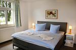 Schlafzimmer mit Doppelbett - Wohnung 2 - Top-Hundeurlaub