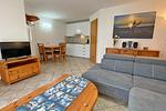 Wohnbereich mit Küchenzeile und Essplatz - Wohnung 1 - Top-Hundeurlaub