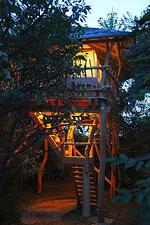 Schäferwagenhotel mit Baumbetten und Baumhäusern - Top-Hundeurlaub