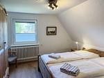 Schlafzimmer - Ferienwohnung *Üüs Aran 1* - Top-Hundeurlaub