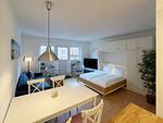 Wohnzimmer mit Schrankbett in der Ferienwohnung Strandlöper in Wittdün auf Amrum - Ferienwohnung *Strandlöper* - Top-Hundeurlaub