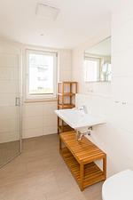 Badezimmer - Eckapartment mit 2 Terrassen mit Parkplatz am Haus , Hund erlaubt P7 A5 - Top-Hundeurlaub