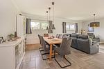 Wohnzimmer - Ferienhaus Zirchow 3 mit 3 Schlafzimmern, Kamin und Terrasse - Top-Hundeurlaub
