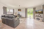 Wohnzimmer - Ferienhaus Zirchow 3 mit 3 Schlafzimmern, Kamin und Terrasse - Top-Hundeurlaub
