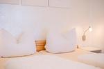 Schlafzimmer - Zwei-Zimmer-Apartment 49/22 - Top-Hundeurlaub