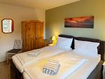Schlafzimmer 1 der Ferienwohnung "Willkommen bei den Hartmanns" in Wittdün auf Amrum - Ferienwohnung „Willkommen bei den Hartmanns" - Top-Hundeurlaub