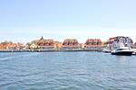 Fassade / Eingang - FeWo 01: Balkon, Meerblick - Top-Hundeurlaub